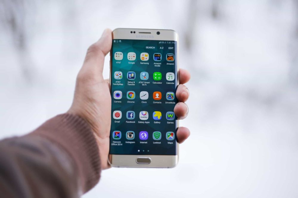 The Best Apps to Have on Your Phone While Teaching English Abroad | ITTT | TEFL Blog