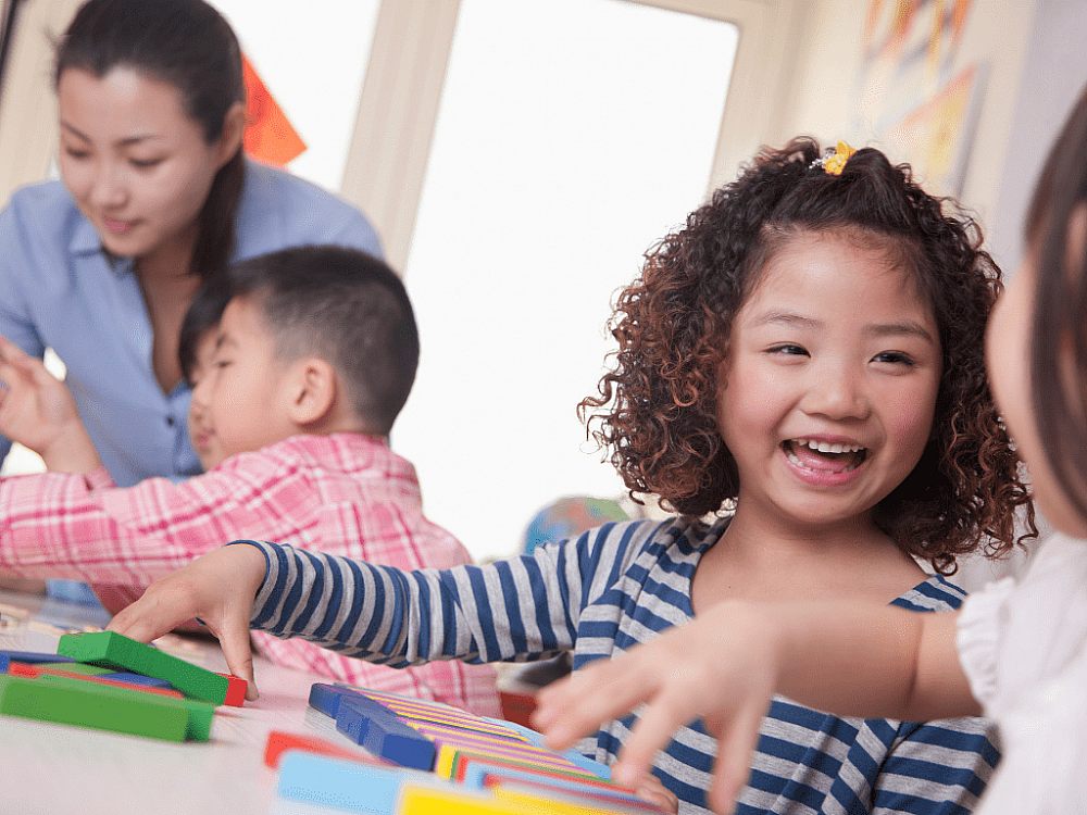 The Advantages and  Disadvantages of Teaching English to Young Children | ITTT | TEFL Blog