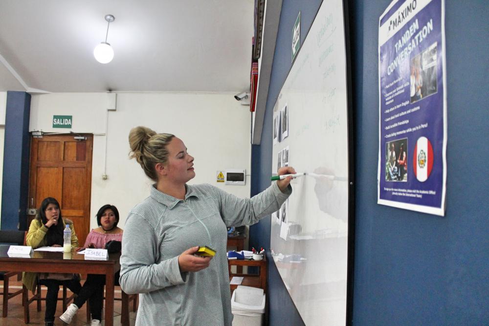 Trainee Teaching EFL Students in Cusco