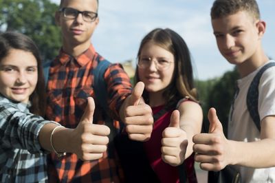 students with thumbs up