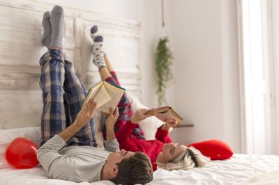 two people reading