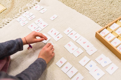 Montessori Approach to Teach Reading to ESL Students | ITTT | TEFL Blog