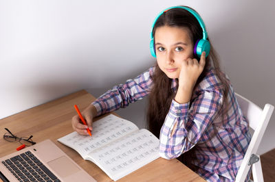 girl having an online class